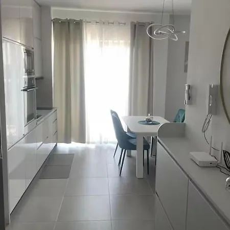 Apartment Modern Oasis In Orikum Vlorë